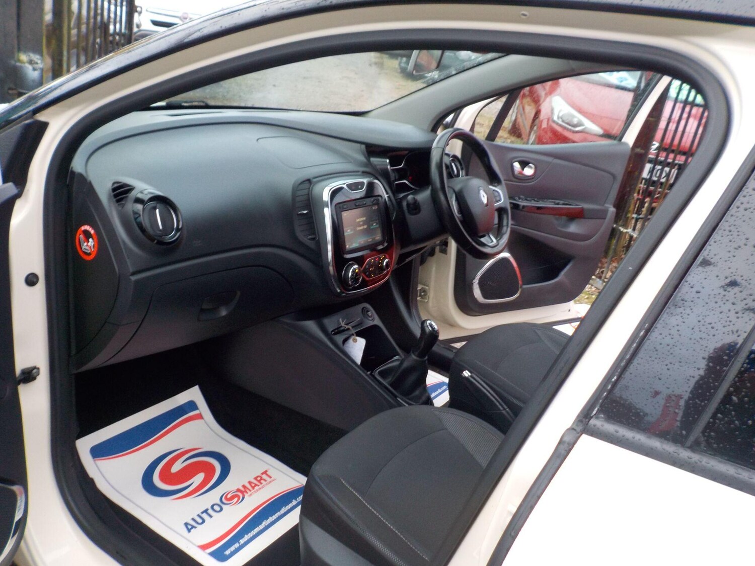 Used Renault Captur for sale - 77456347: Photo 11