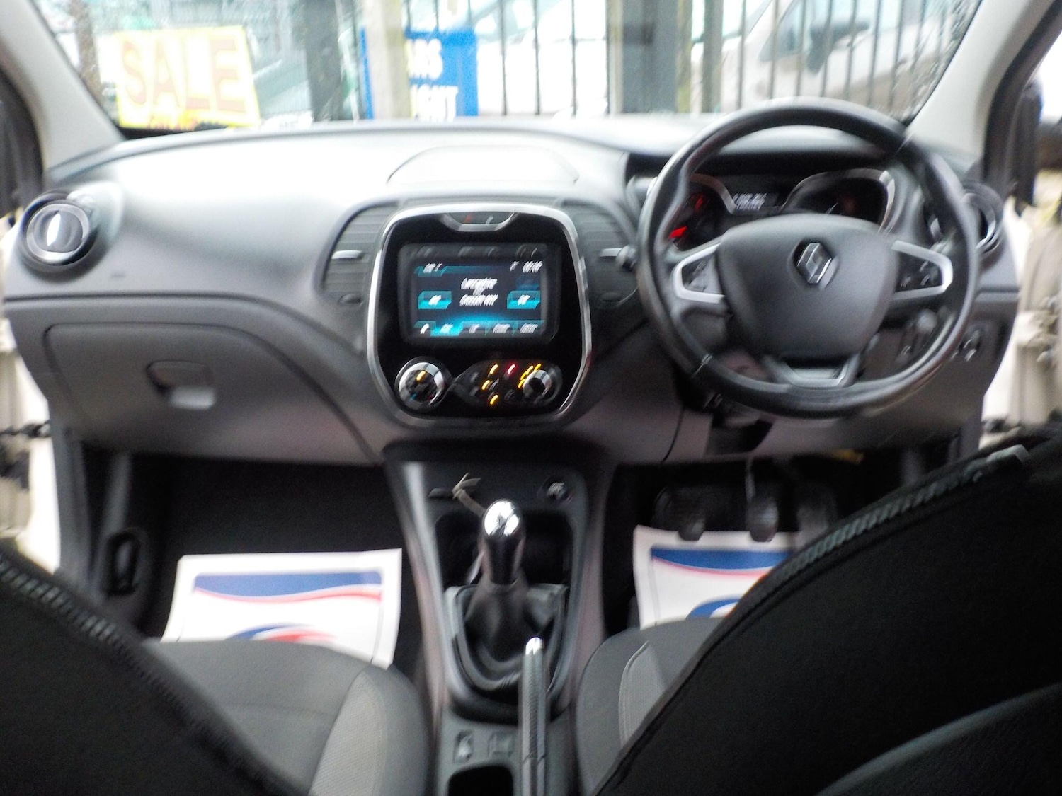 Used Renault Captur for sale - 77456347: Photo 12