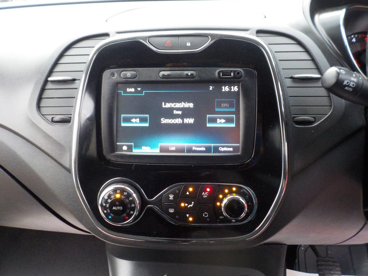 Used Renault Captur for sale - 77456347: Photo 13