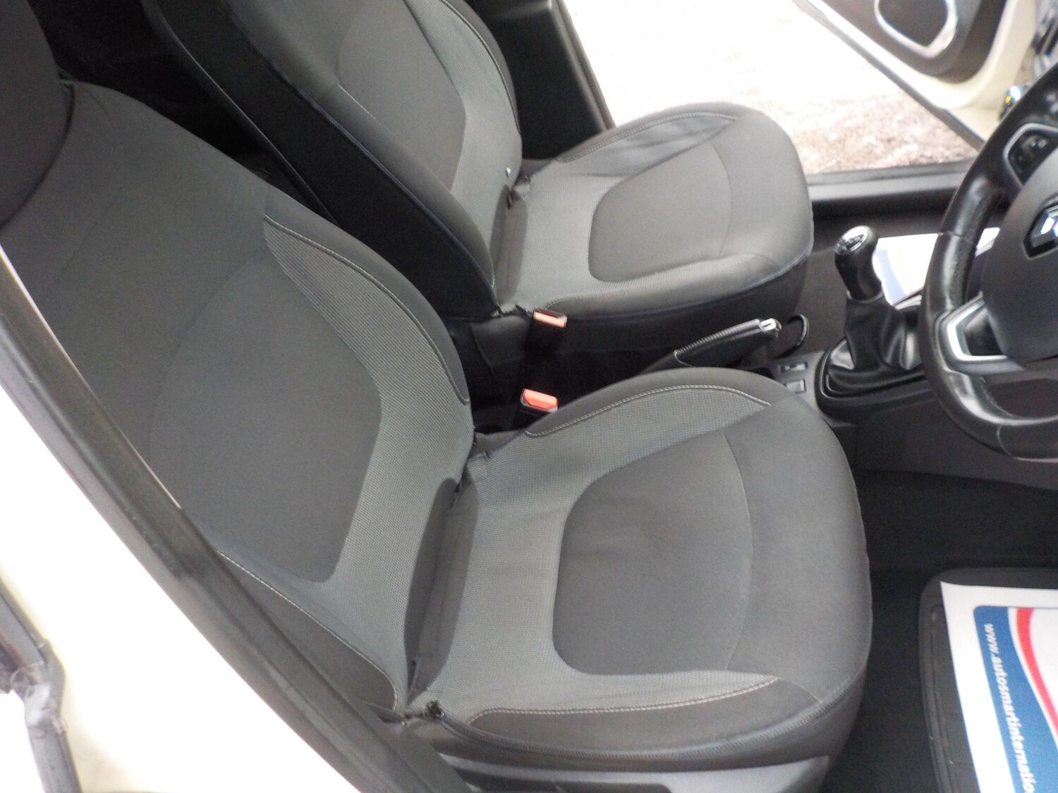 Used Renault Captur for sale - 77456347: Photo 18