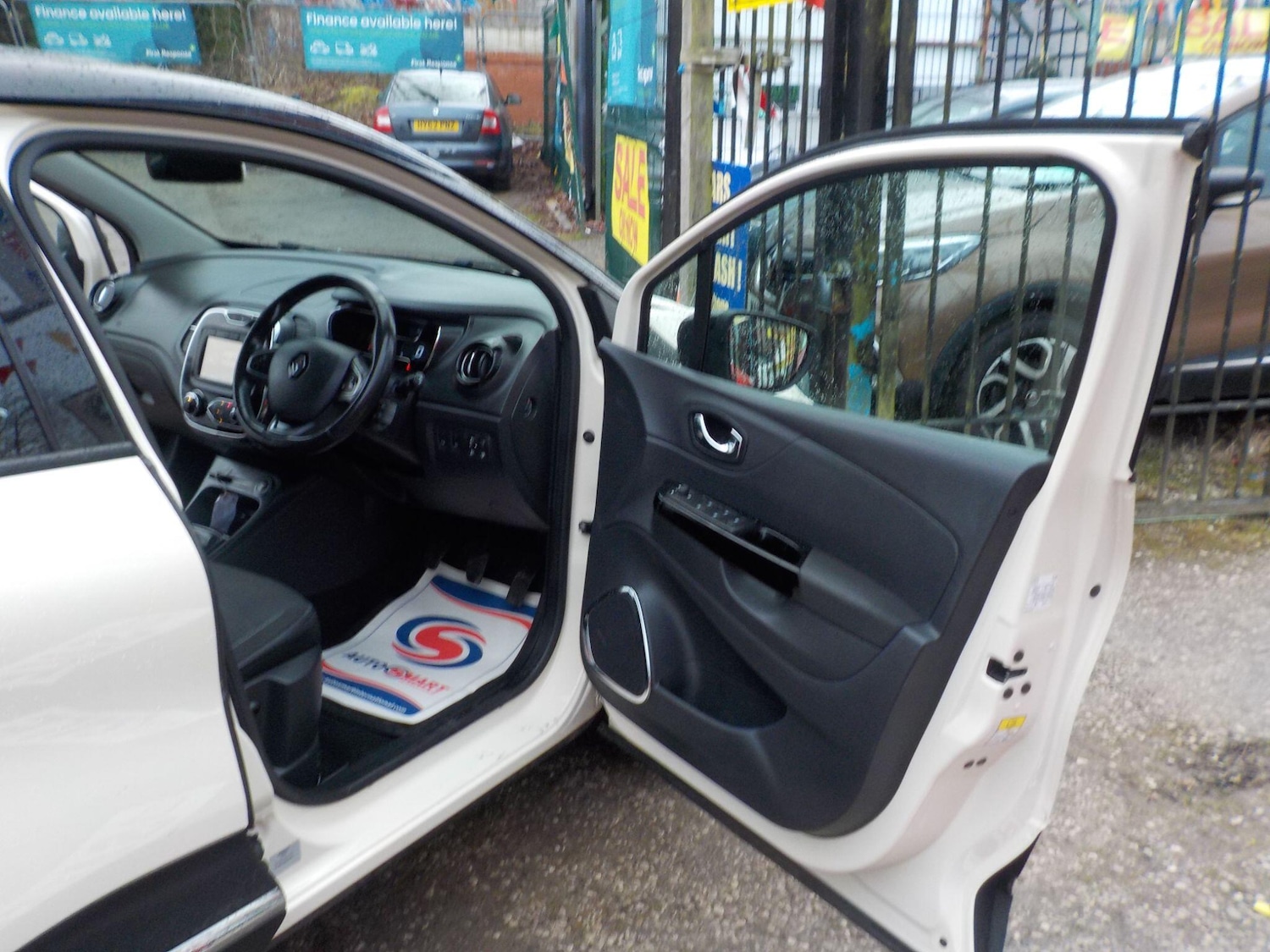 Used Renault Captur for sale - 77456347: Photo 19