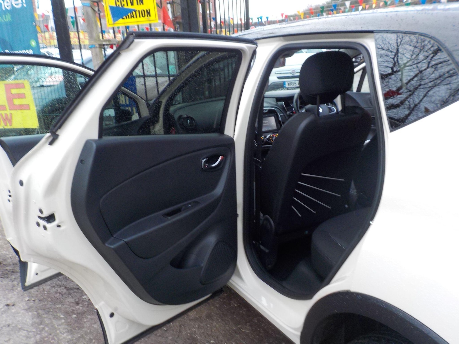 Used Renault Captur for sale - 77456347: Photo 25