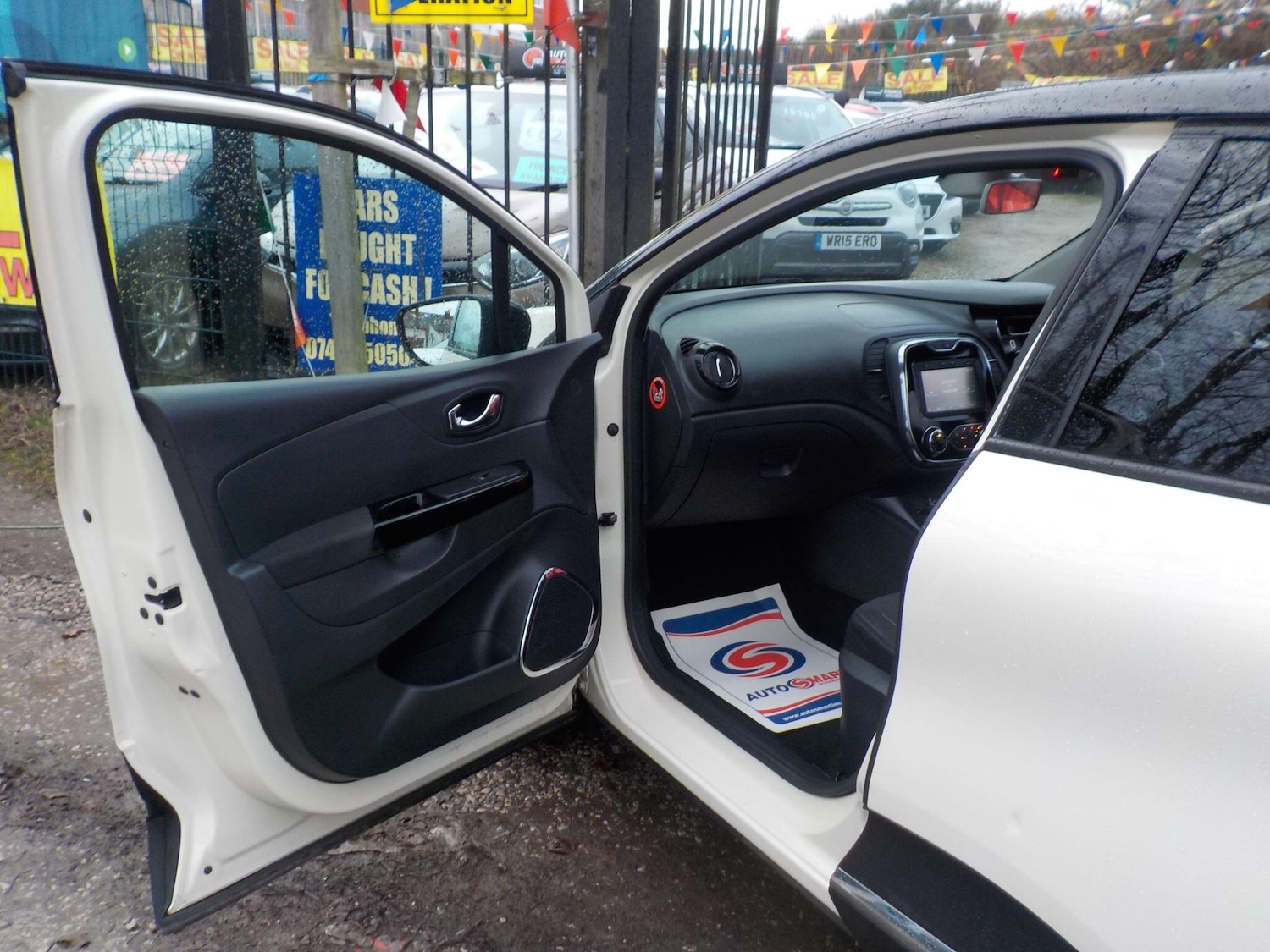 Used Renault Captur for sale - 77456347: Photo 27