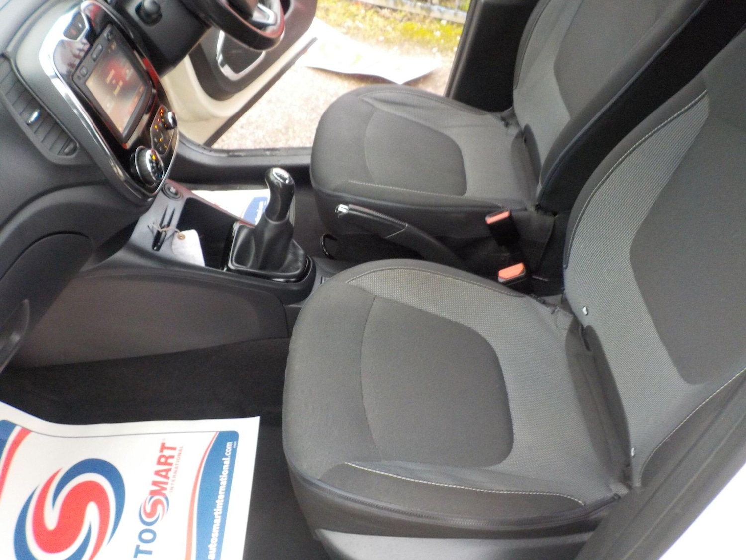 Used Renault Captur for sale - 77456347: Photo 28