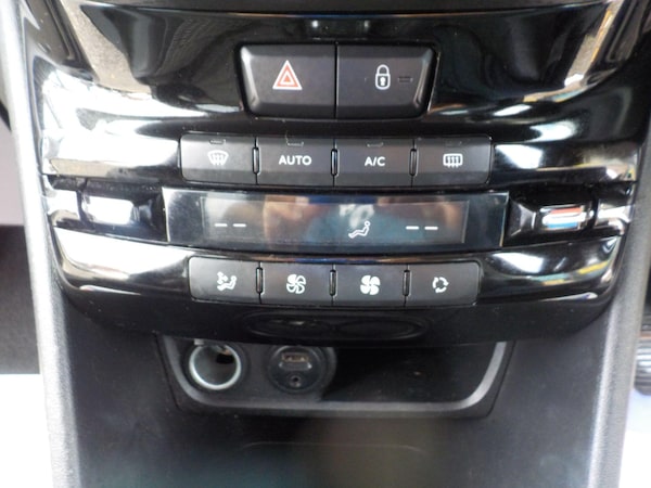 Used Peugeot 2008 2015 for sale - 76122714: Photo 17