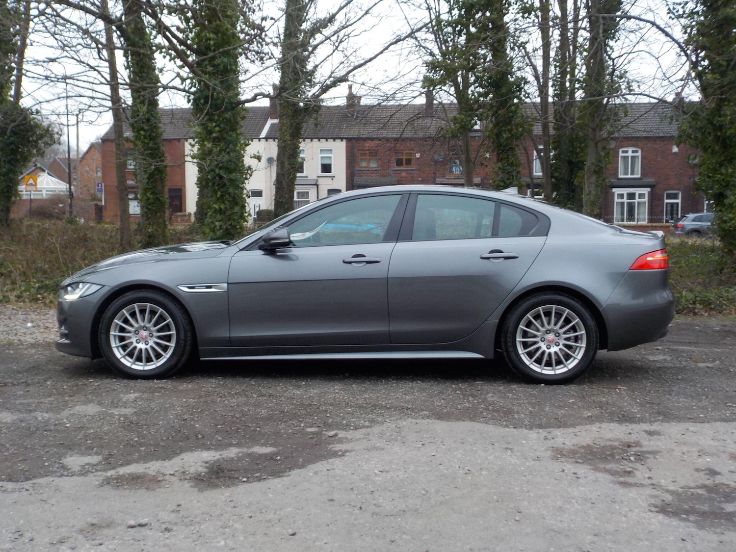 Used Jaguar XE 2016 for sale - 77455284: Photo 2