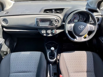 Used Toyota Yaris 2013 for sale - 79357075: Photo