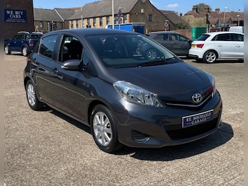 Used Toyota Yaris 2013 for sale - 79357075: Photo