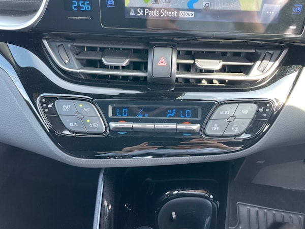 Used Toyota C-HR 2018 for sale - 74824547: Photo 39
