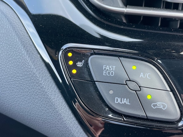 Used Toyota C-HR 2018 for sale - 74824547: Photo 40
