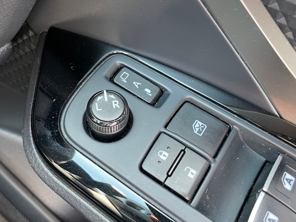 Used Toyota C-HR 2018 for sale - 74824547: Photo 54