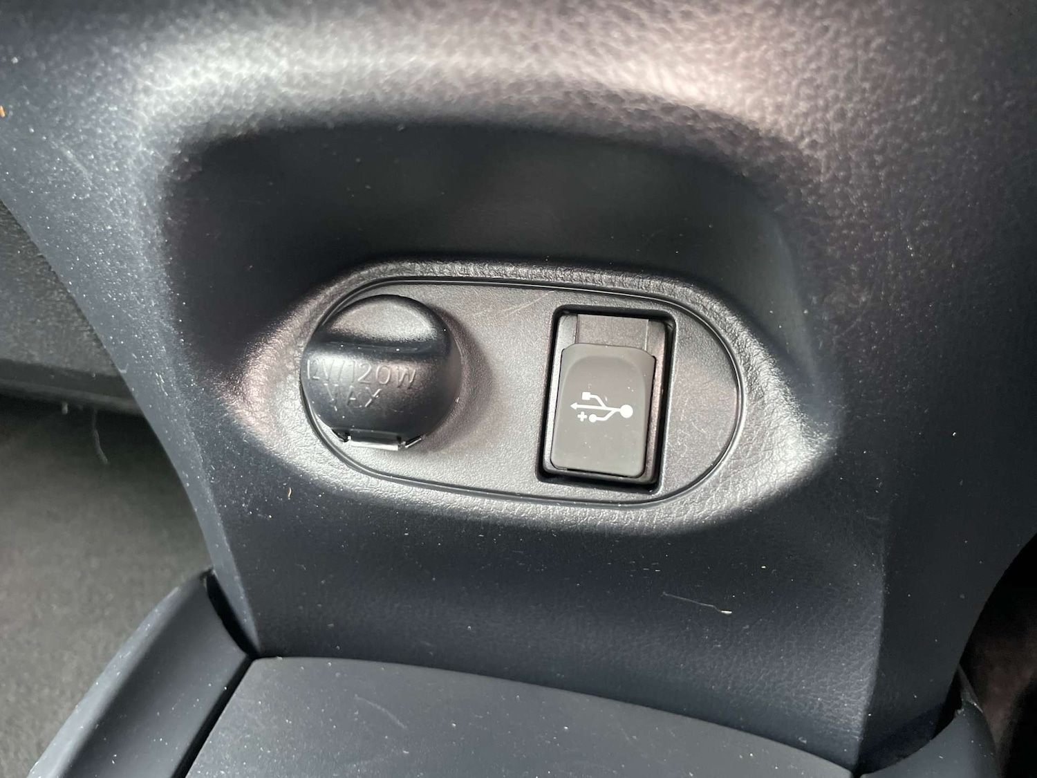 Used Toyota Yaris 2017 for sale - 77880442: Photo 40