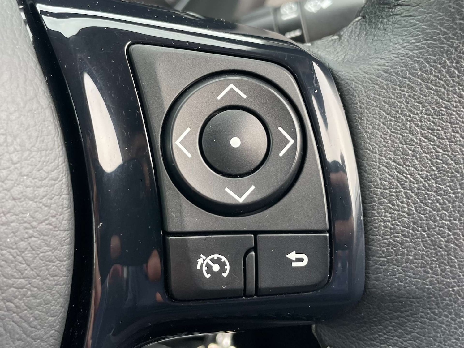 Used Toyota Yaris 2017 for sale - 77880442: Photo 45