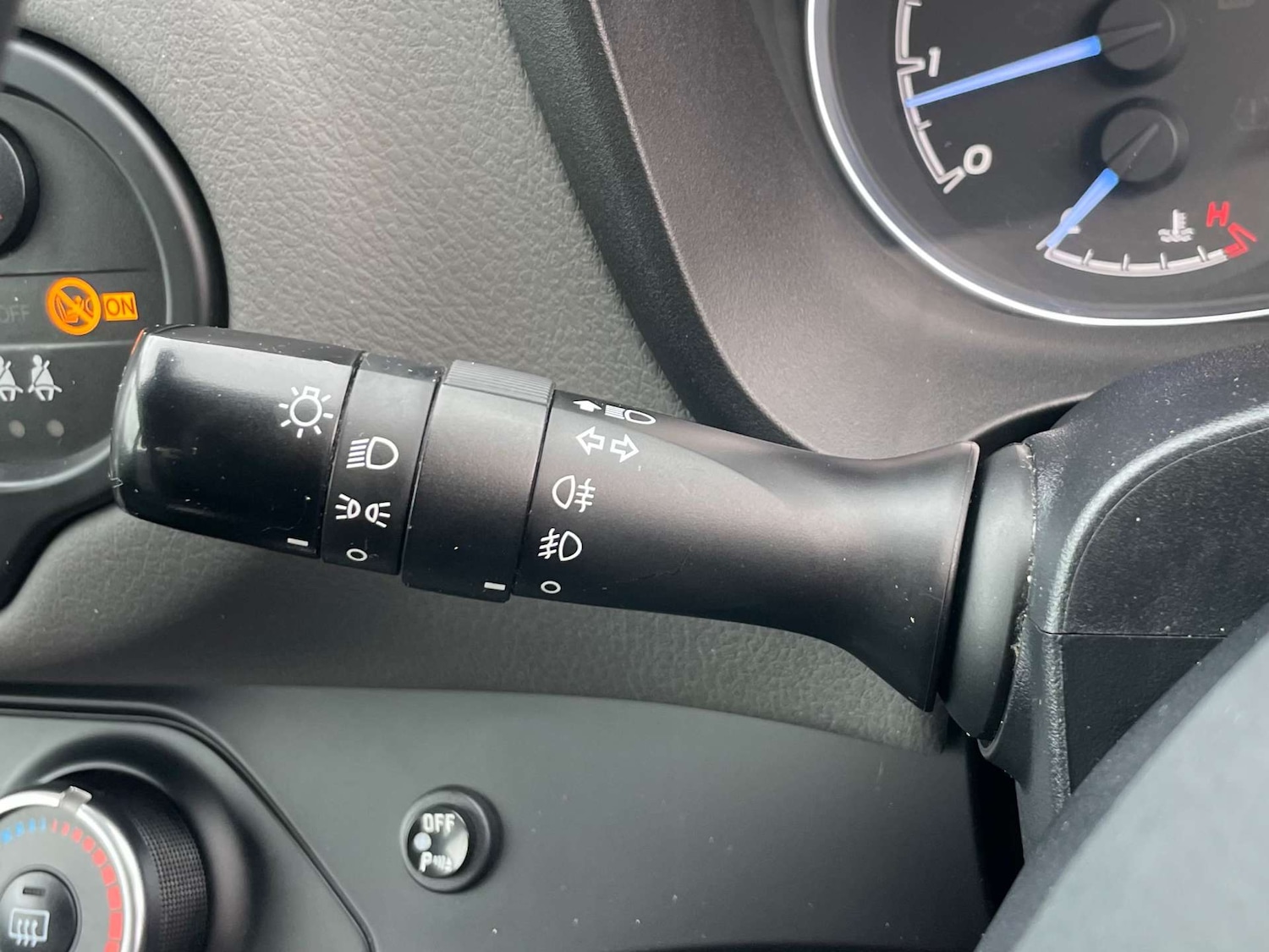 Used Toyota Yaris 2017 for sale - 77880442: Photo 47