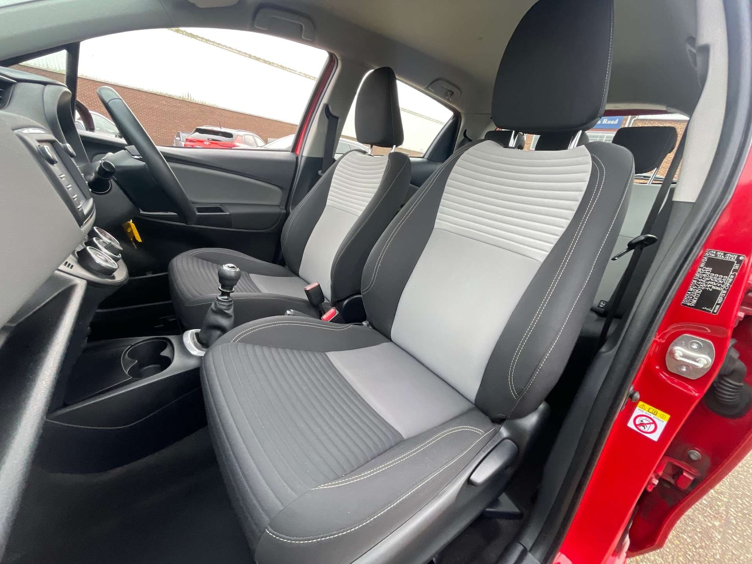 Used Toyota Yaris 2017 for sale - 77880442: Photo 52