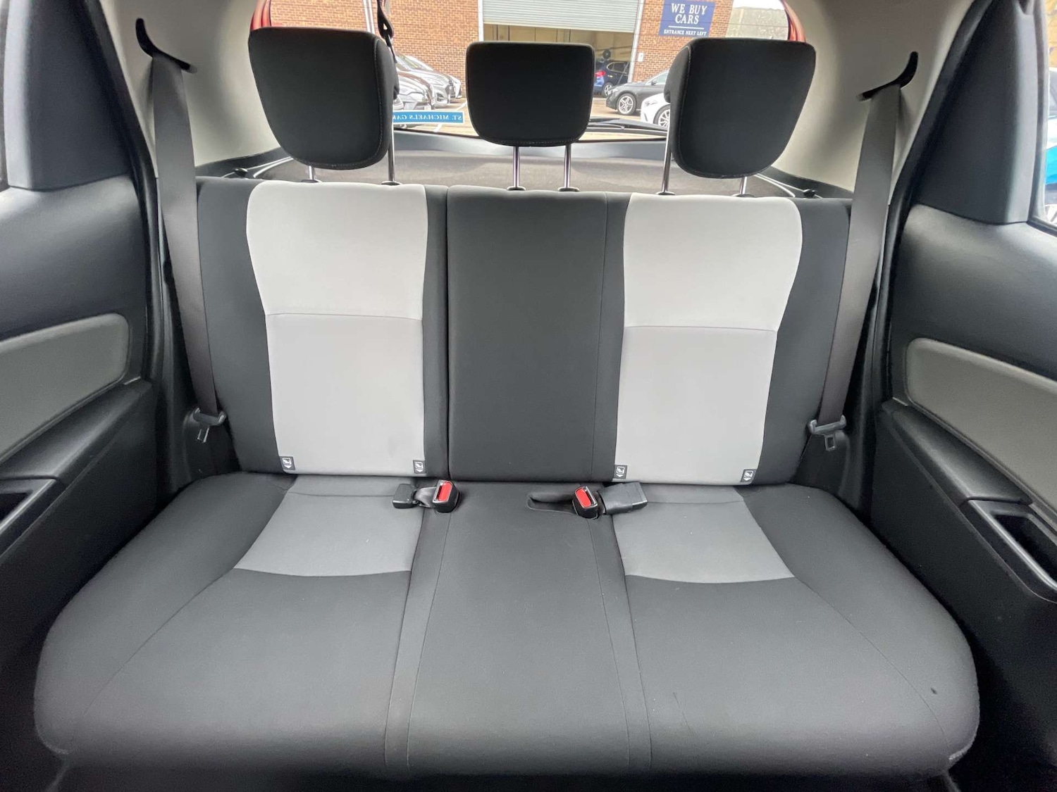 Used Toyota Yaris 2017 for sale - 77880442: Photo 53