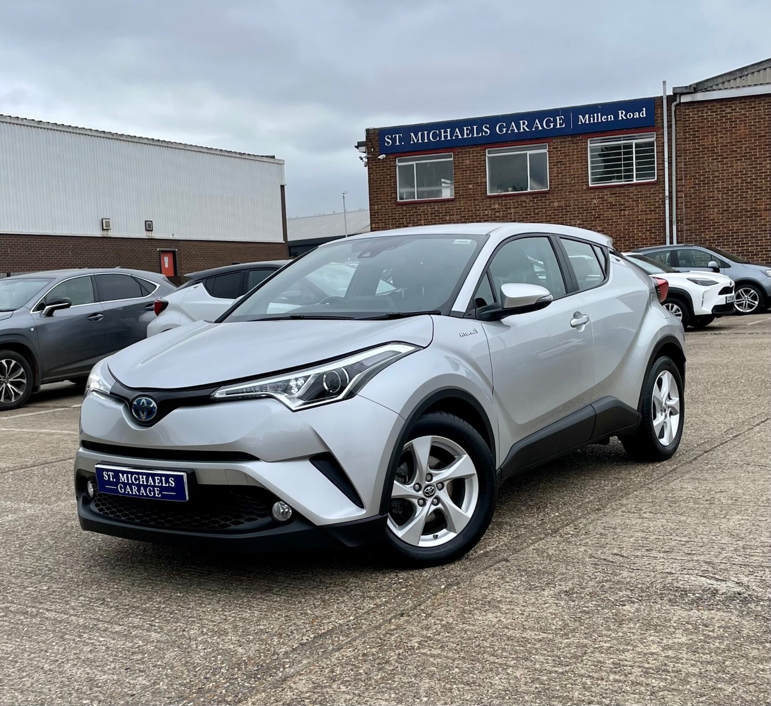 Used Toyota C-HR 2017 for sale - 76185962: Photo 1