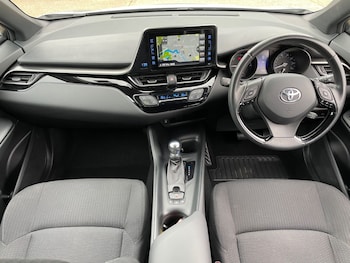 Used Toyota C-HR 2017 for sale - 76185962: Photo 2