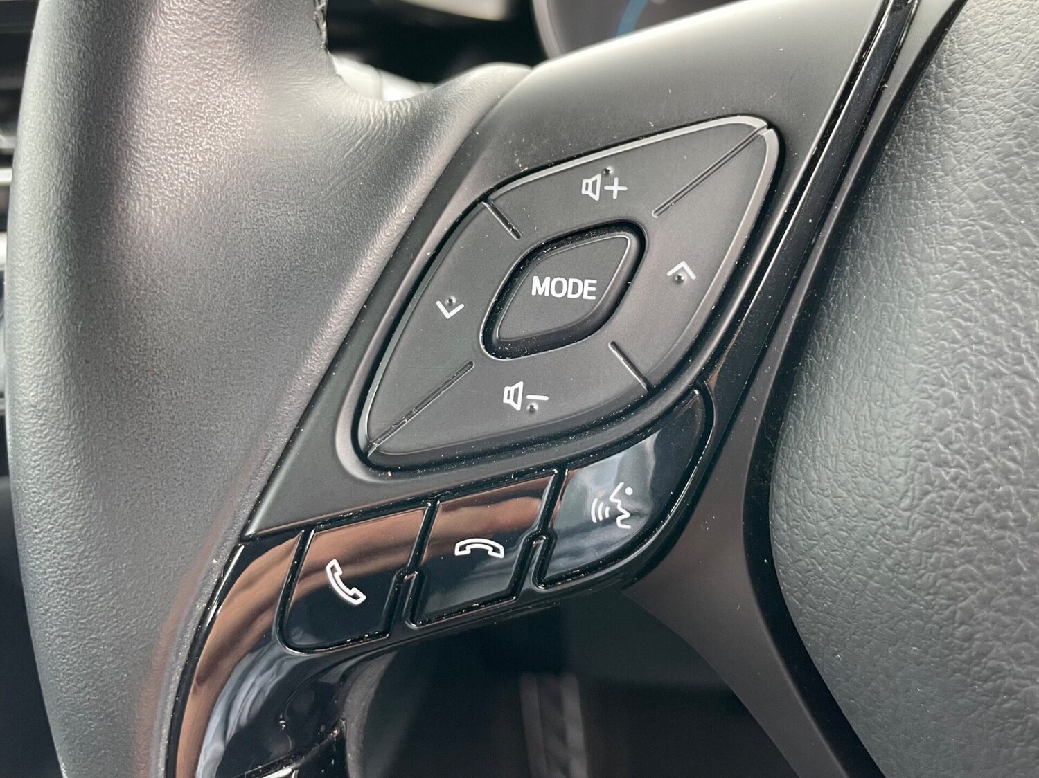 Used Toyota C-HR 2017 for sale - 76185962: Photo 45