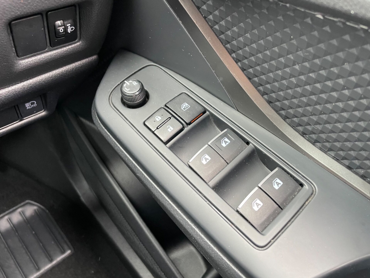 Used Toyota C-HR 2017 for sale - 76185962: Photo 51