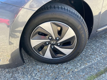 Used Hyundai IONIQ 2017 for sale - 78379900: Photo