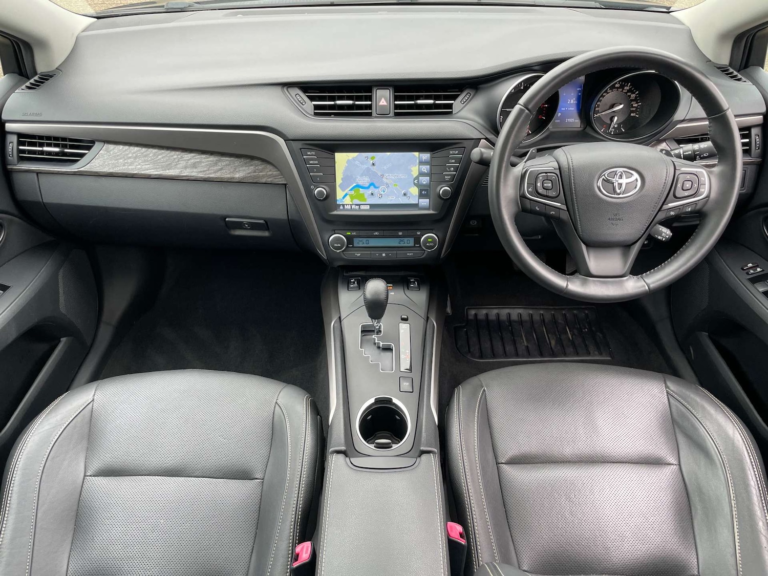 Used Toyota Avensis 2017 for sale - 77712968: Photo 2