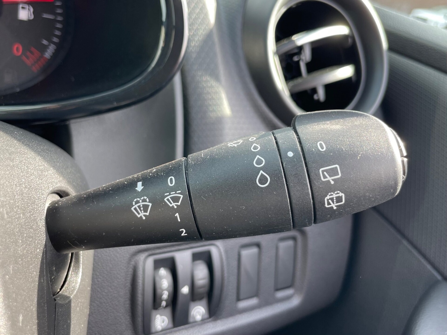 Used Renault Clio 2017 for sale - 75995023: Photo 38