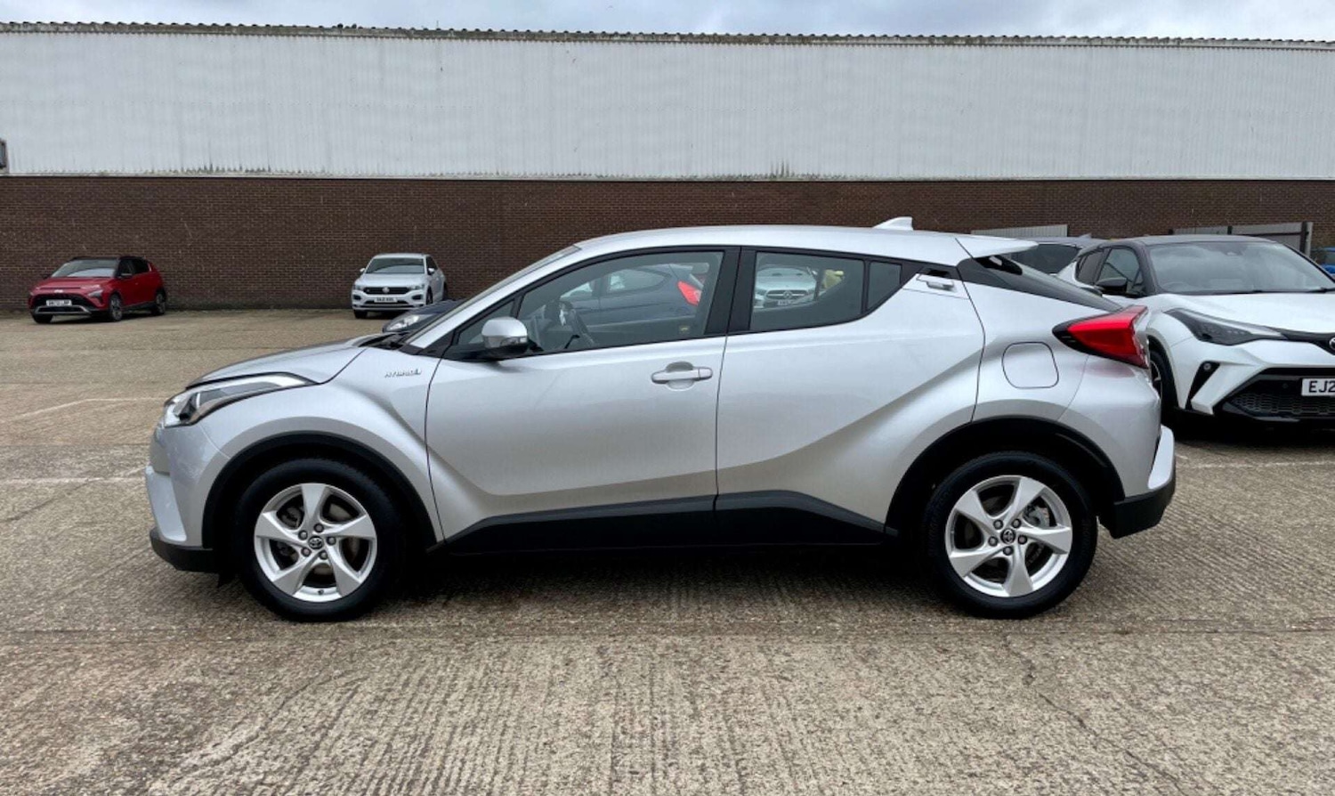 Used Toyota C-HR 2017 for sale - 76922525: Photo 11