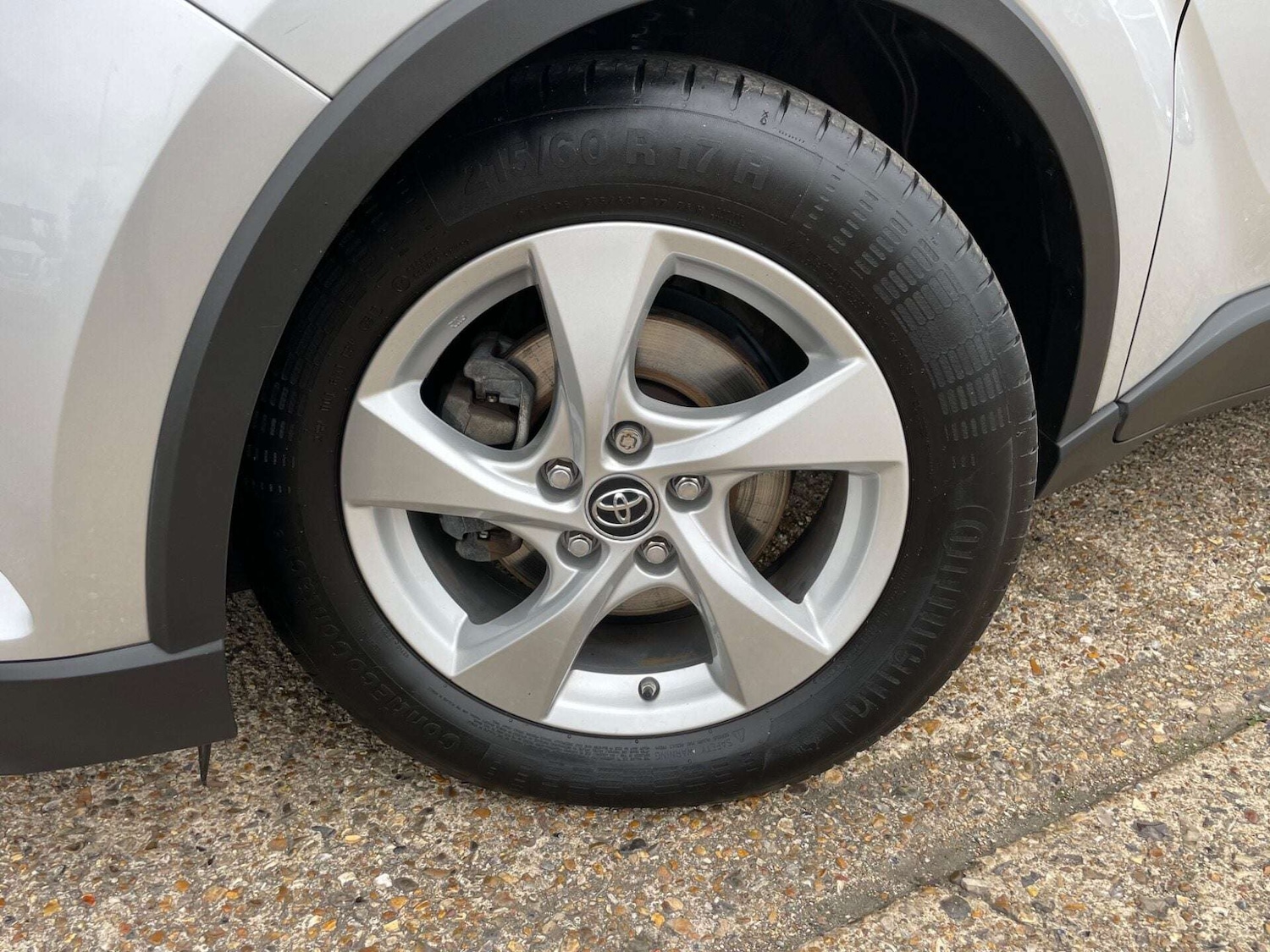 Used Toyota C-HR 2017 for sale - 76922525: Photo 3