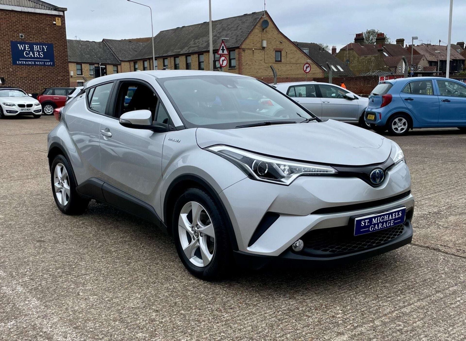 Used Toyota C-HR 2017 for sale - 76922525: Photo 4