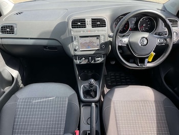 Used Volkswagen Polo 2016 for sale - 78880421: Photo