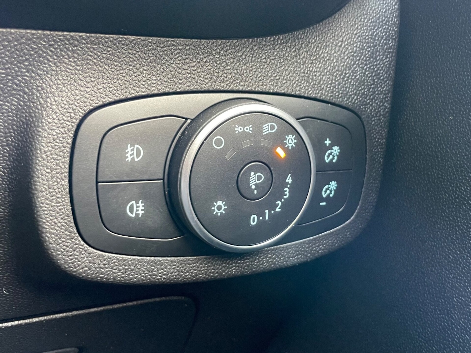 Used Ford Fiesta 2018 for sale - 76588309: Photo 55