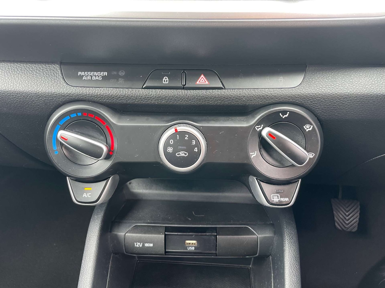 Used Kia Stonic 2023 for sale - 78097407: Photo 41