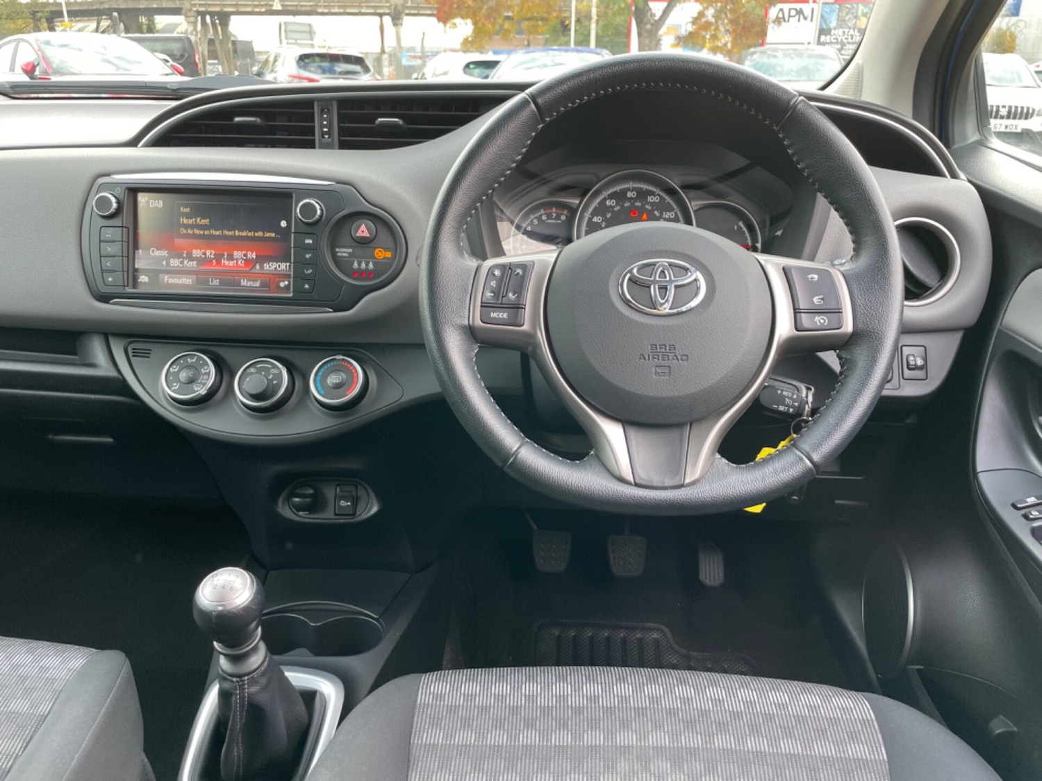 Used Toyota Yaris 2016 for sale - 76287040: Photo 19