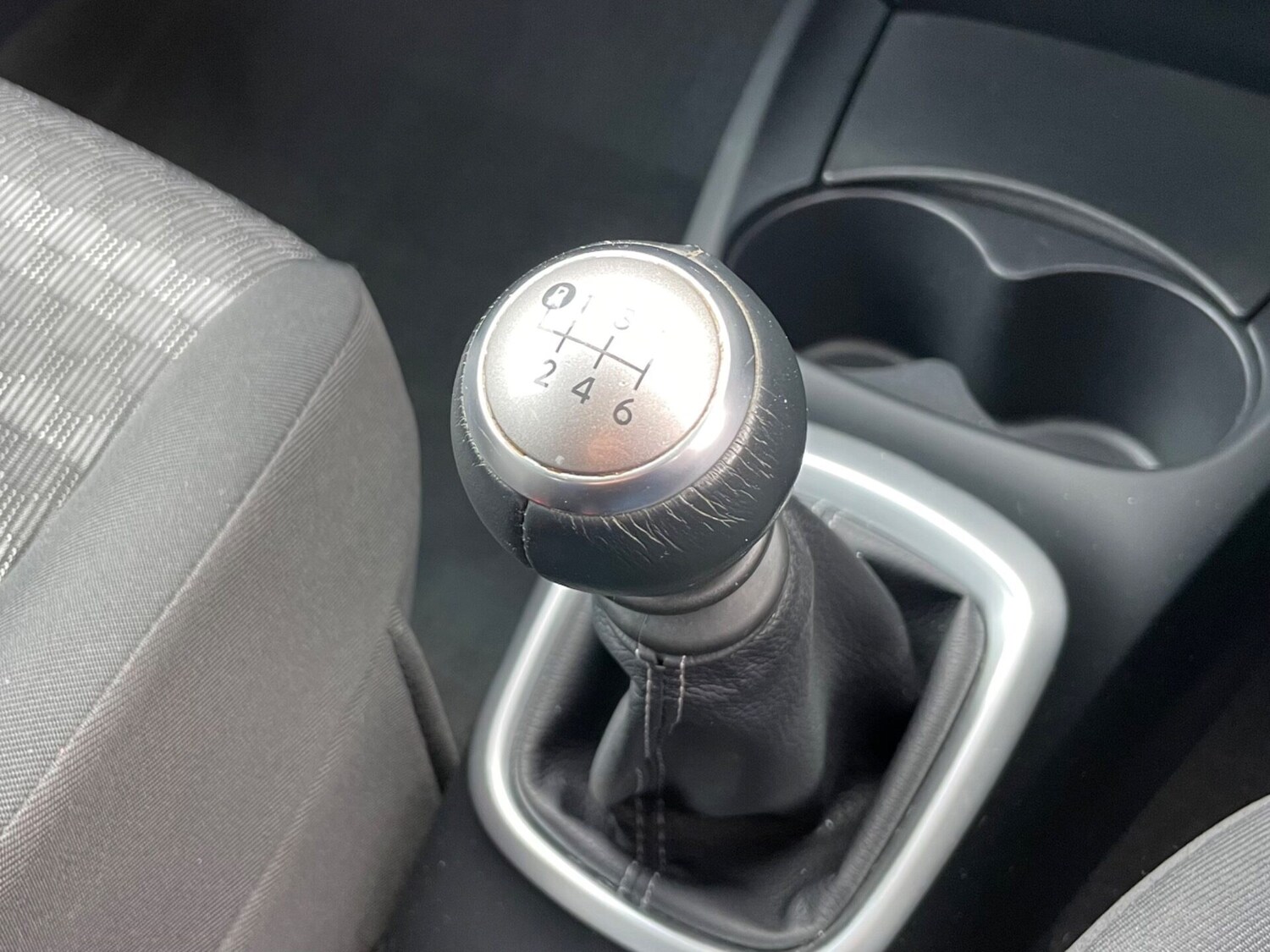 Used Toyota Yaris 2016 for sale - 76287040: Photo 37