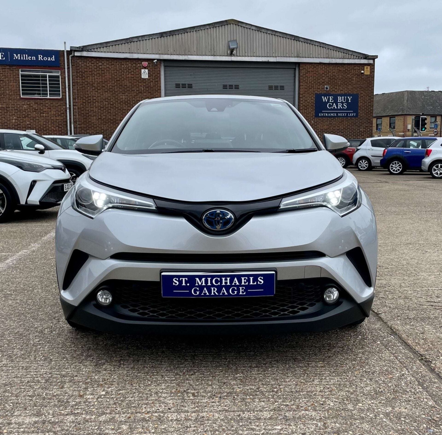 Used Toyota C-HR 2017 for sale - 76957840: Photo 5