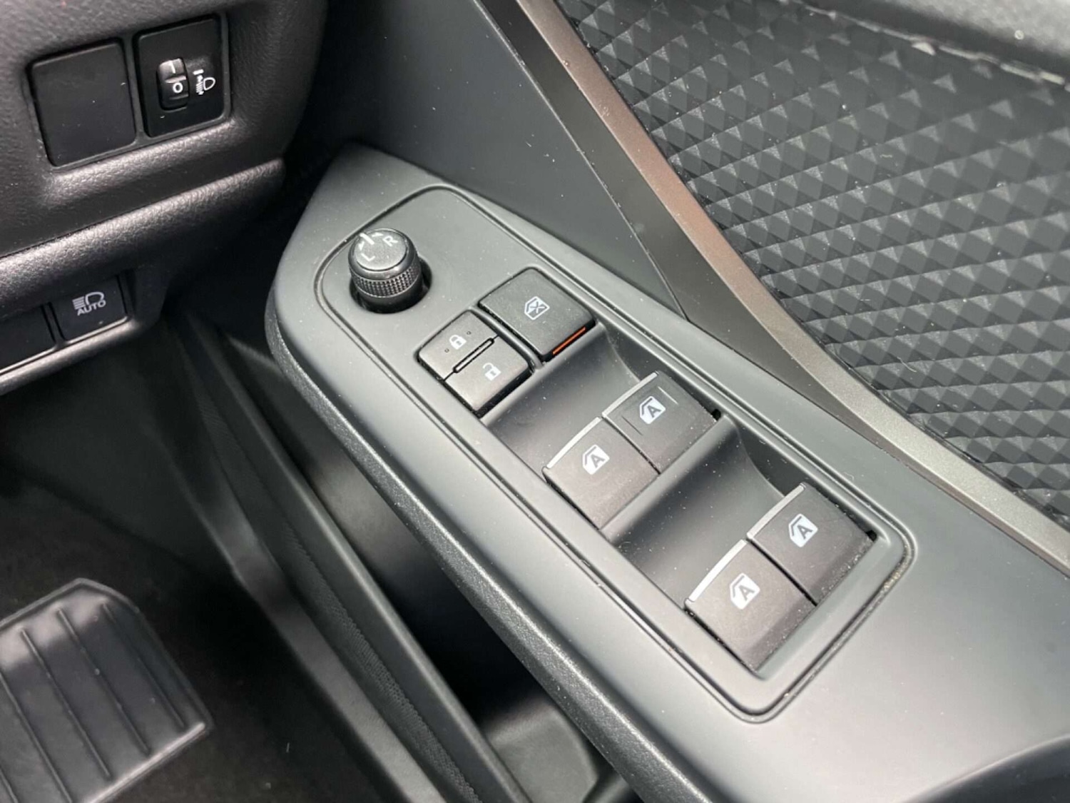 Used Toyota C-HR 2017 for sale - 76957840: Photo 51