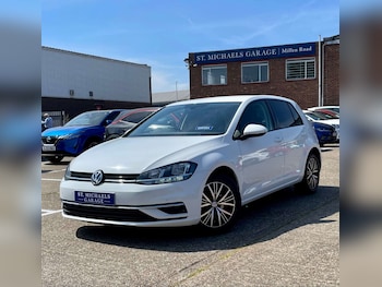 Used Volkswagen Golf 2018 for sale - 78418800: Photo