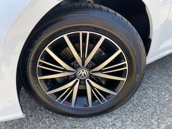 Used Volkswagen Golf 2018 for sale - 78418800: Photo