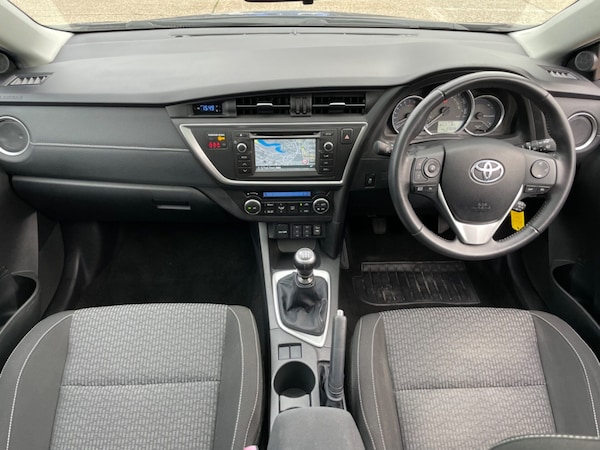 Used Toyota Auris 2015 for sale - 76224495: Photo 2