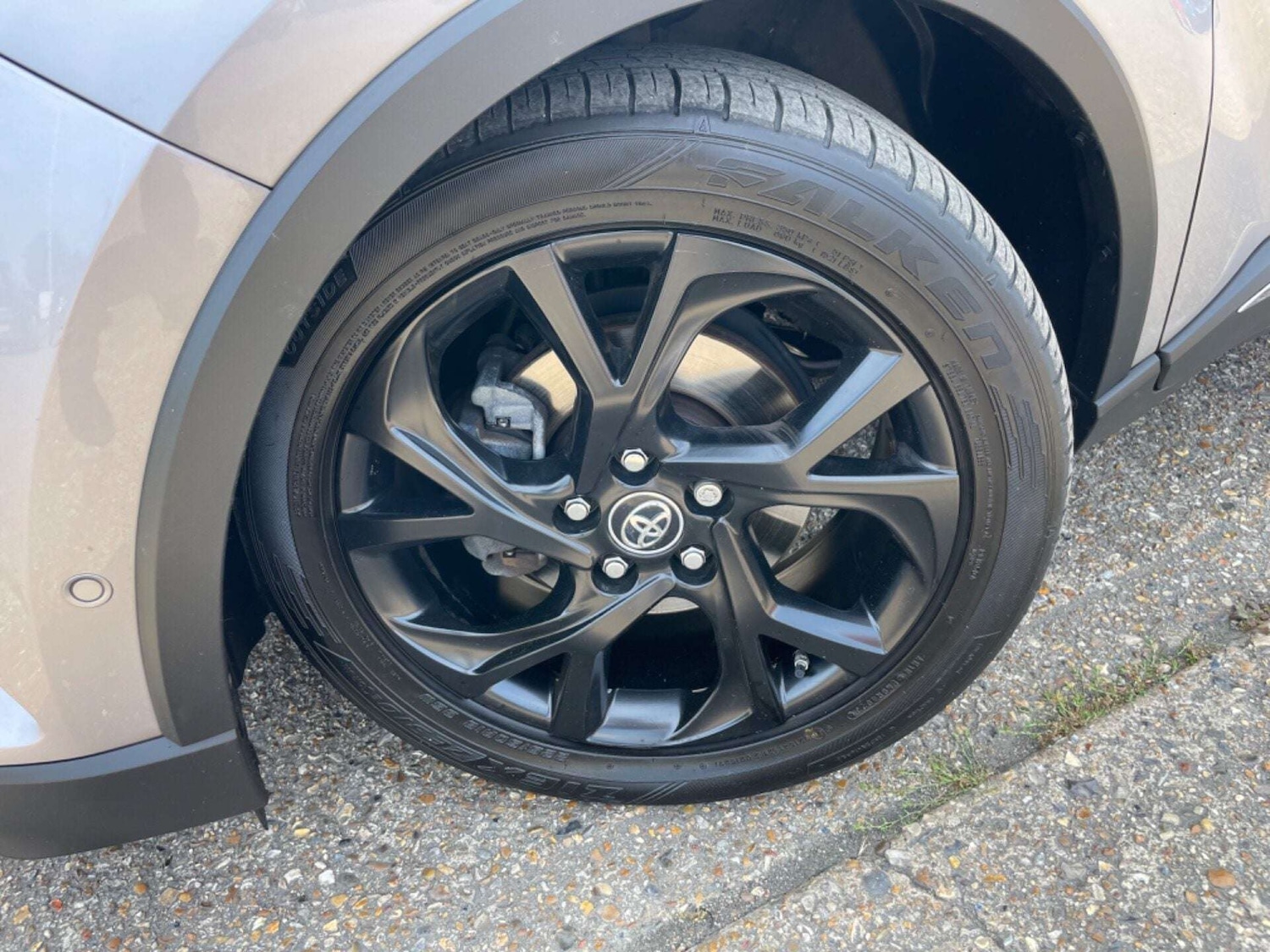 Used Toyota C-HR 2018 for sale - 76922523: Photo 3