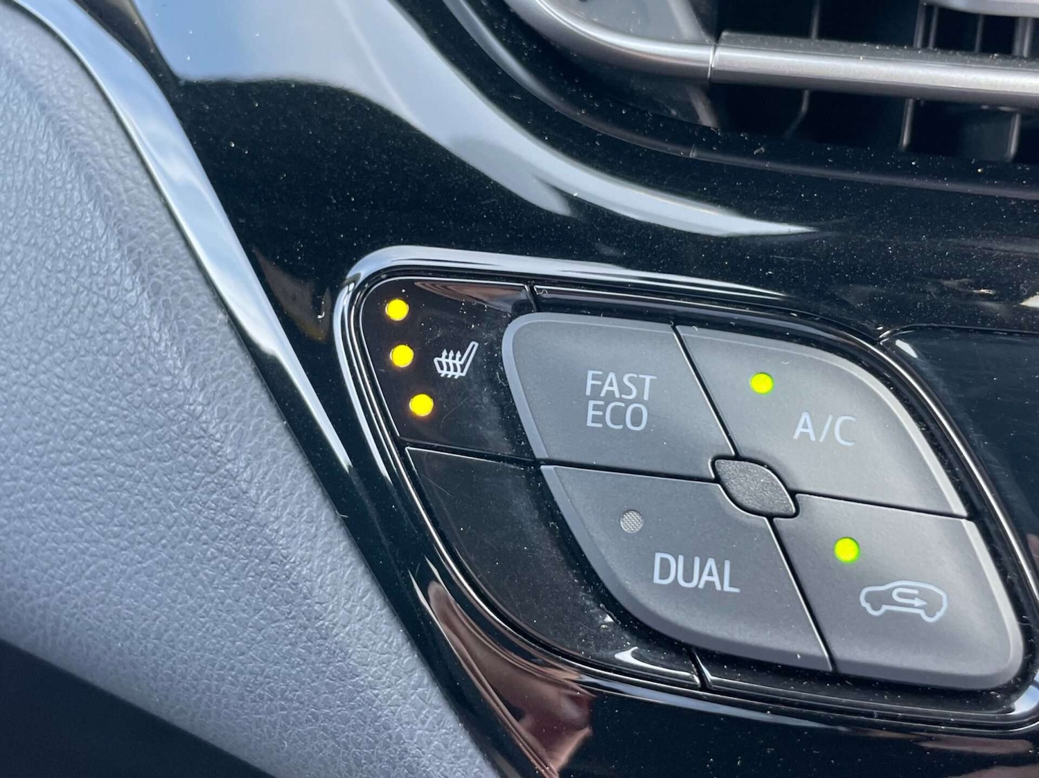 Used Toyota C-HR 2018 for sale - 76922523: Photo 40