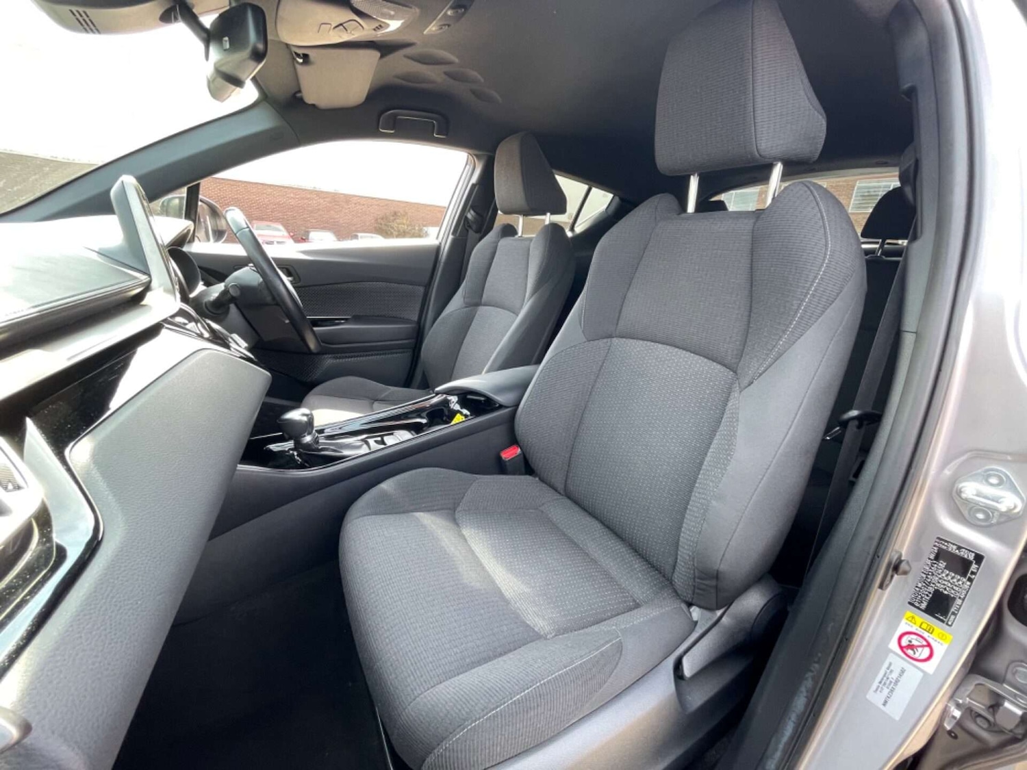 Used Toyota C-HR 2018 for sale - 76922523: Photo 59