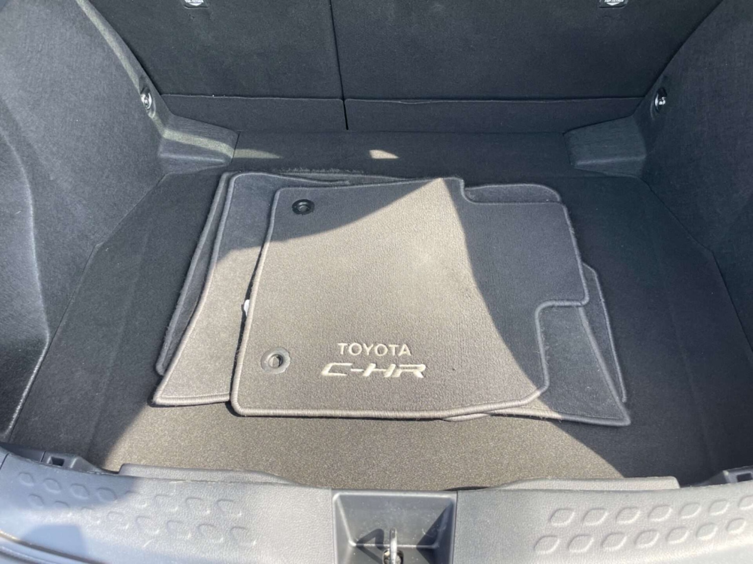 Used Toyota C-HR 2018 for sale - 76922523: Photo 63