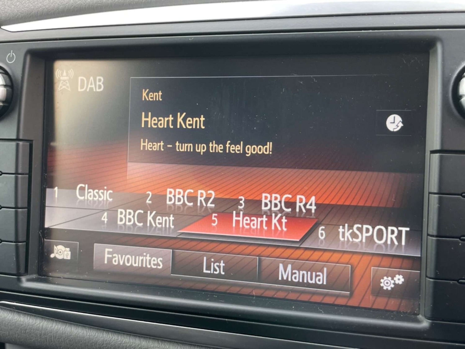 Used Toyota Yaris 2016 for sale - 76922533: Photo 27