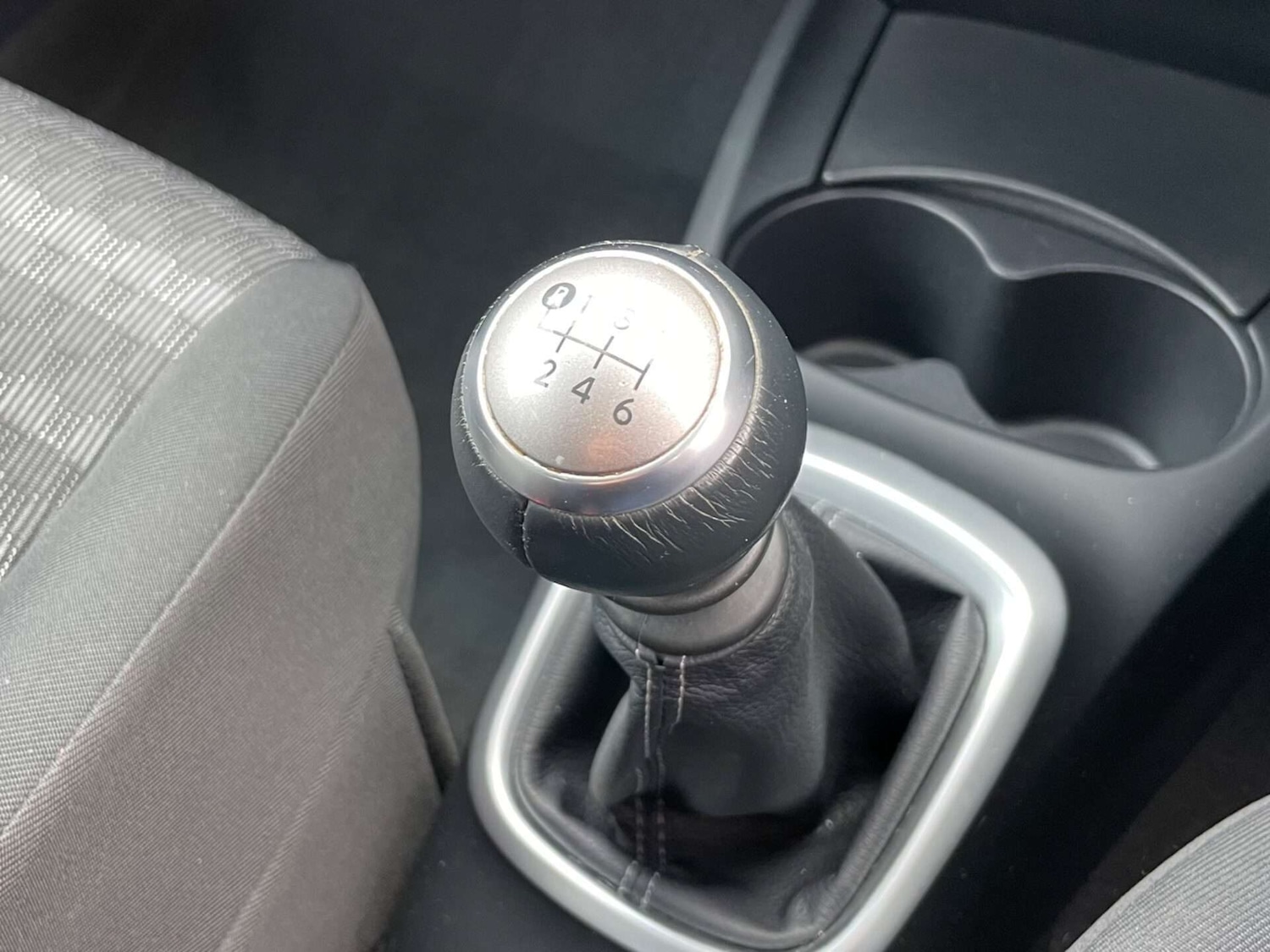 Used Toyota Yaris 2016 for sale - 76922533: Photo 37