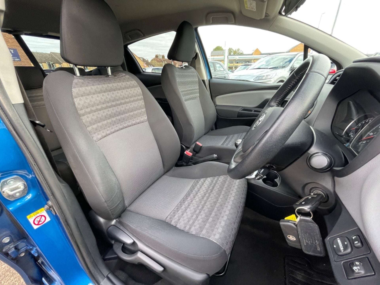 Used Toyota Yaris 2016 for sale - 76922533: Photo 46