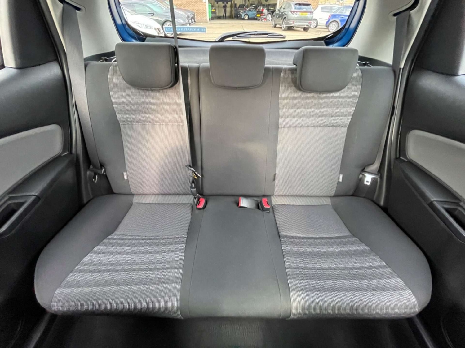 Used Toyota Yaris 2016 for sale - 76922533: Photo 49