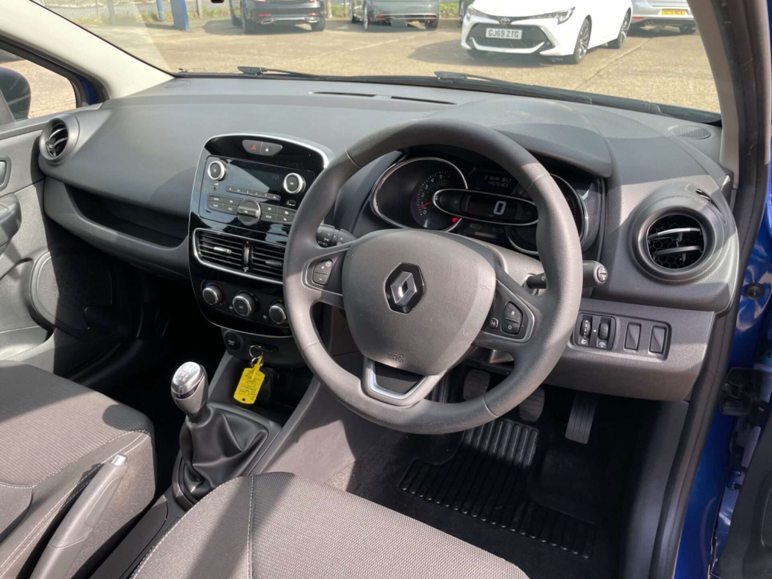 Used Renault Clio 2017 for sale - 76922529: Photo 17