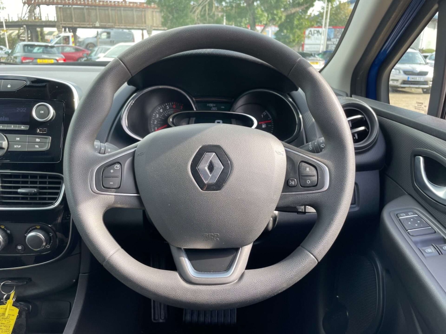 Used Renault Clio 2017 for sale - 76922529: Photo 19